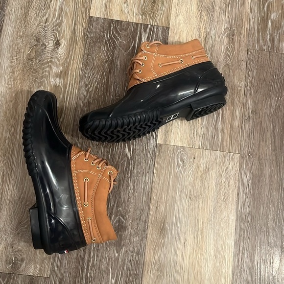 Tommy Hilfiger Harley lace up waterproof duck ankle boots size 8 sleek - Picture 11 of 11